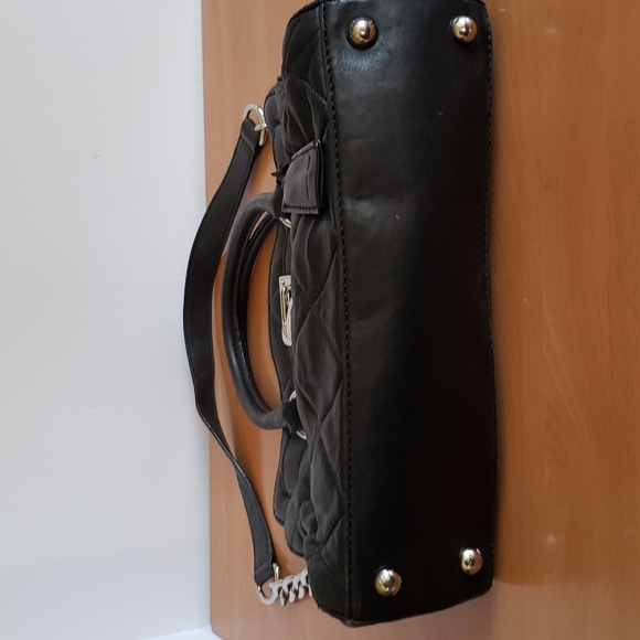 MICHAEL KORS BLACK QUILTED LEATHER HANDBAG - Picture 4 of 8